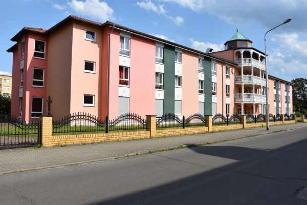 Strassenansicht mit Haus